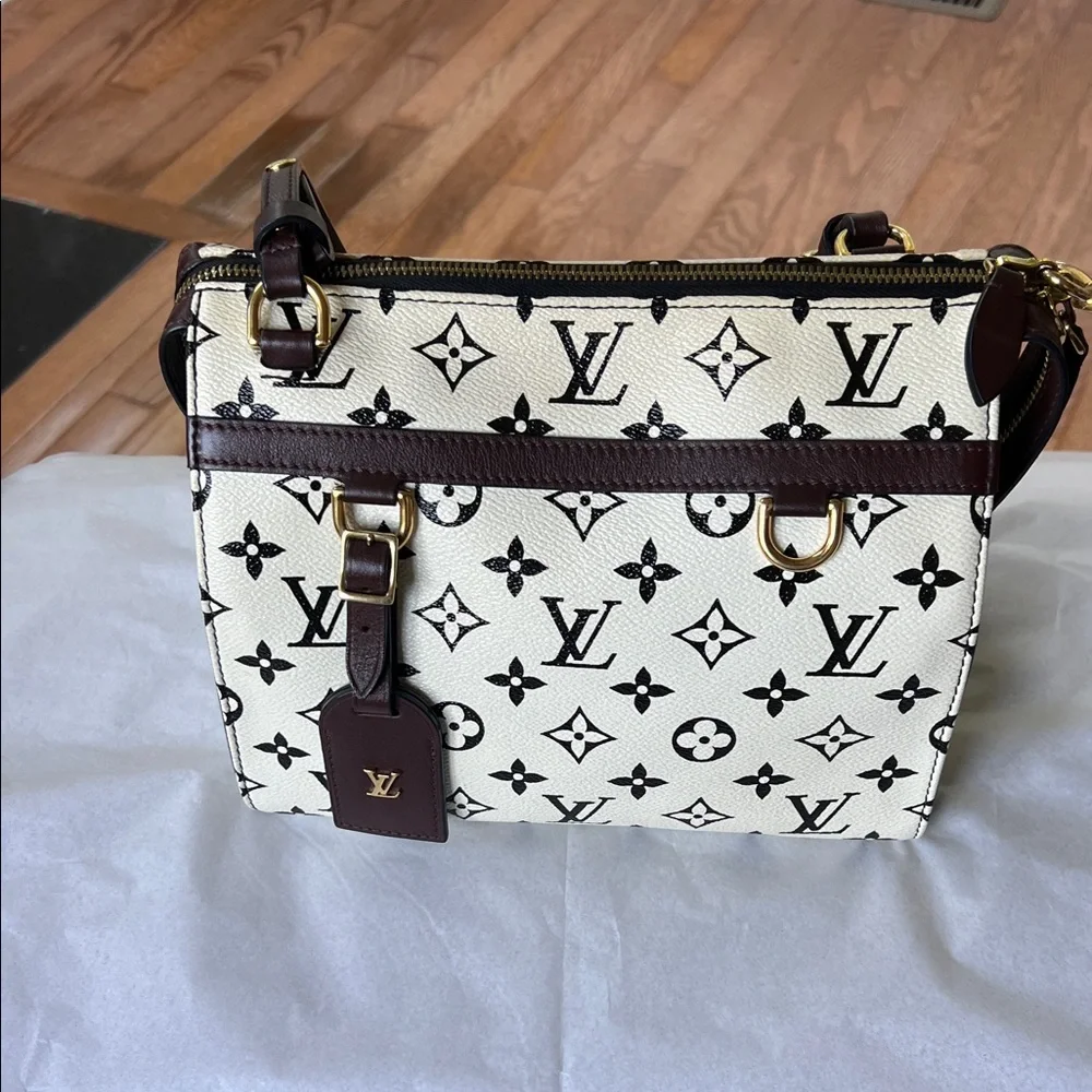 Louis Vuitton Limited Edition Cream and Brown Monogram Crossbody Bag - Picture 1 of 13